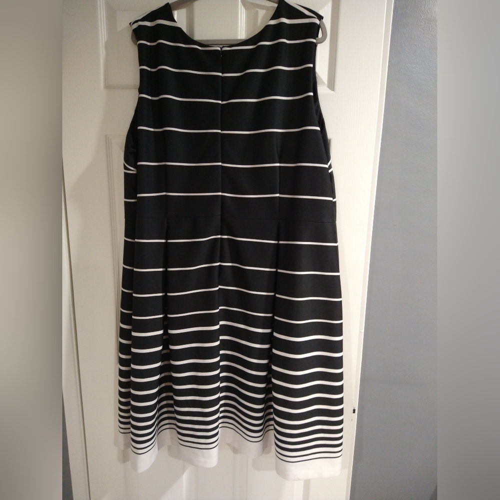 Lane Bryant sz 26W black and white striped dress - Picture 5 of 7